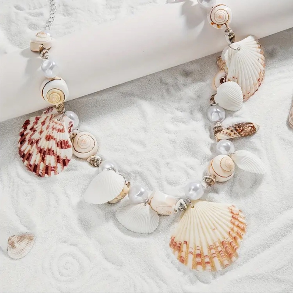 Elegant Shell and Pearl Necklace